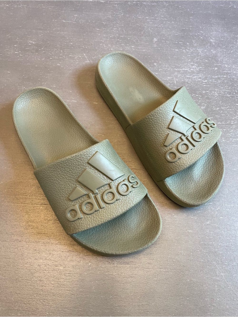 Unisex ADILETTE AQUA SLIDES in Olive